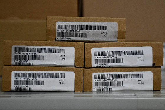 CHINA Módulo de la entrada-salida del PLC de Siemens para el uso con SIMATIC Y 200S la serie, 81 x 15 x 52 milímetros, Digitaces, 6AG1, 24 C.C. de V, SIMATIC proveedor