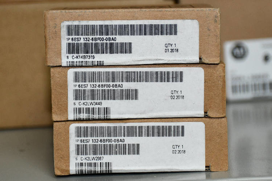 Módulo de la entrada-salida del PLC de Siemens para el uso con SIMATIC Y 200S la serie, 81 x 15 x 52 milímetros, Digitaces, 6ES7, 24 C.C. de V, SIMATIC proveedor