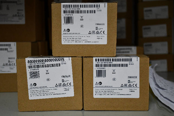 Módulo de la entrada-salida del PLC de Siemens, 100 x 45 x 75 milímetros, Digitaces, Digitaces, retransmisión, CJ1W-MD, 230 V, SIMATIC proveedor