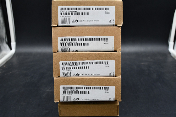 Siemens - módulo de la extensión del PLC para el uso con S7-300 la serie, 125 x 40 x 120 milímetros, análogo, serie de SIMATIC S7-300, 24 C.C. de V proveedor